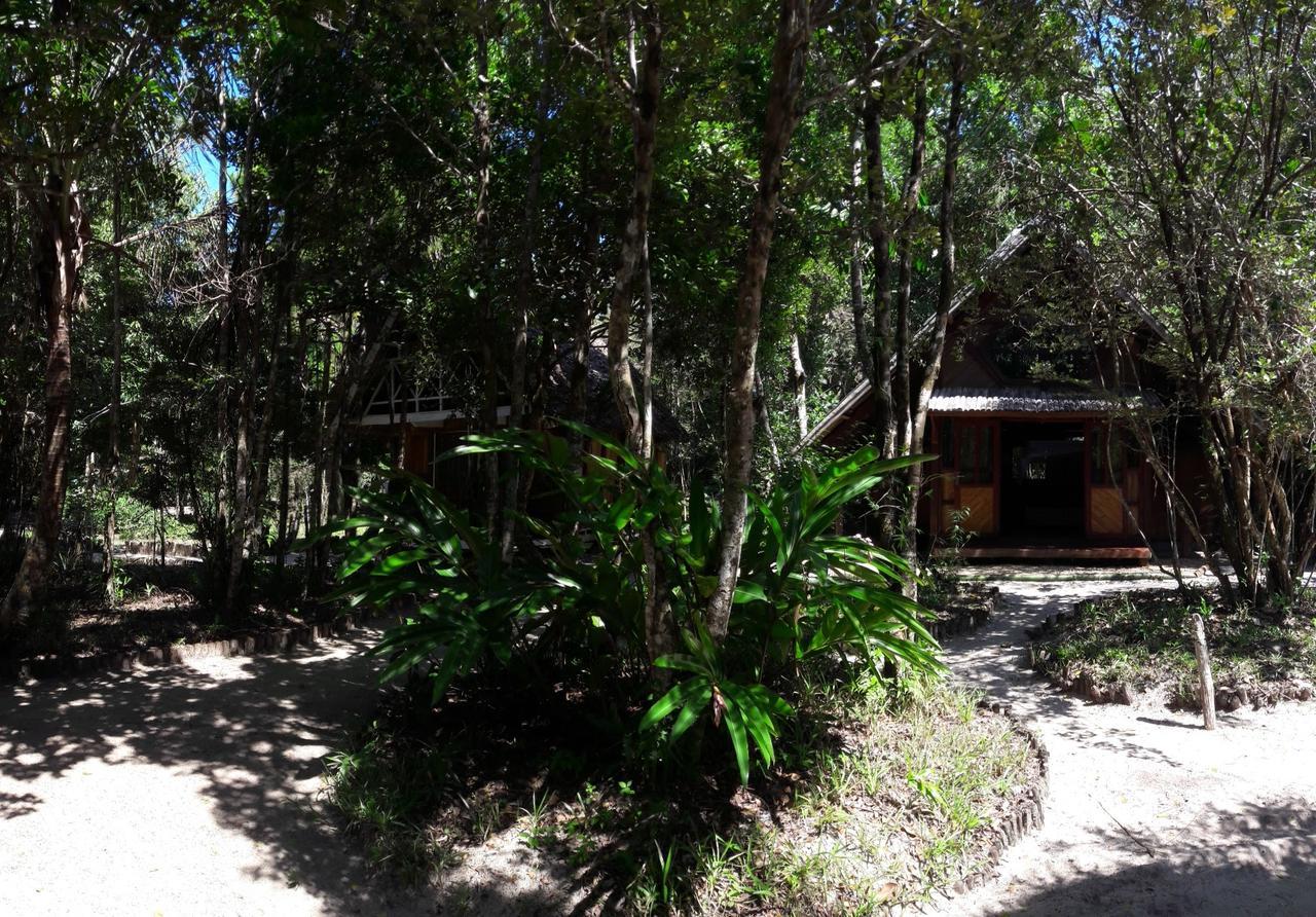 Les Acacias Bungalows Manambolo Eksteriør bilde
