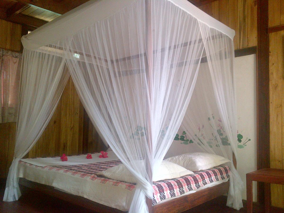 Les Acacias Bungalows Manambolo Eksteriør bilde