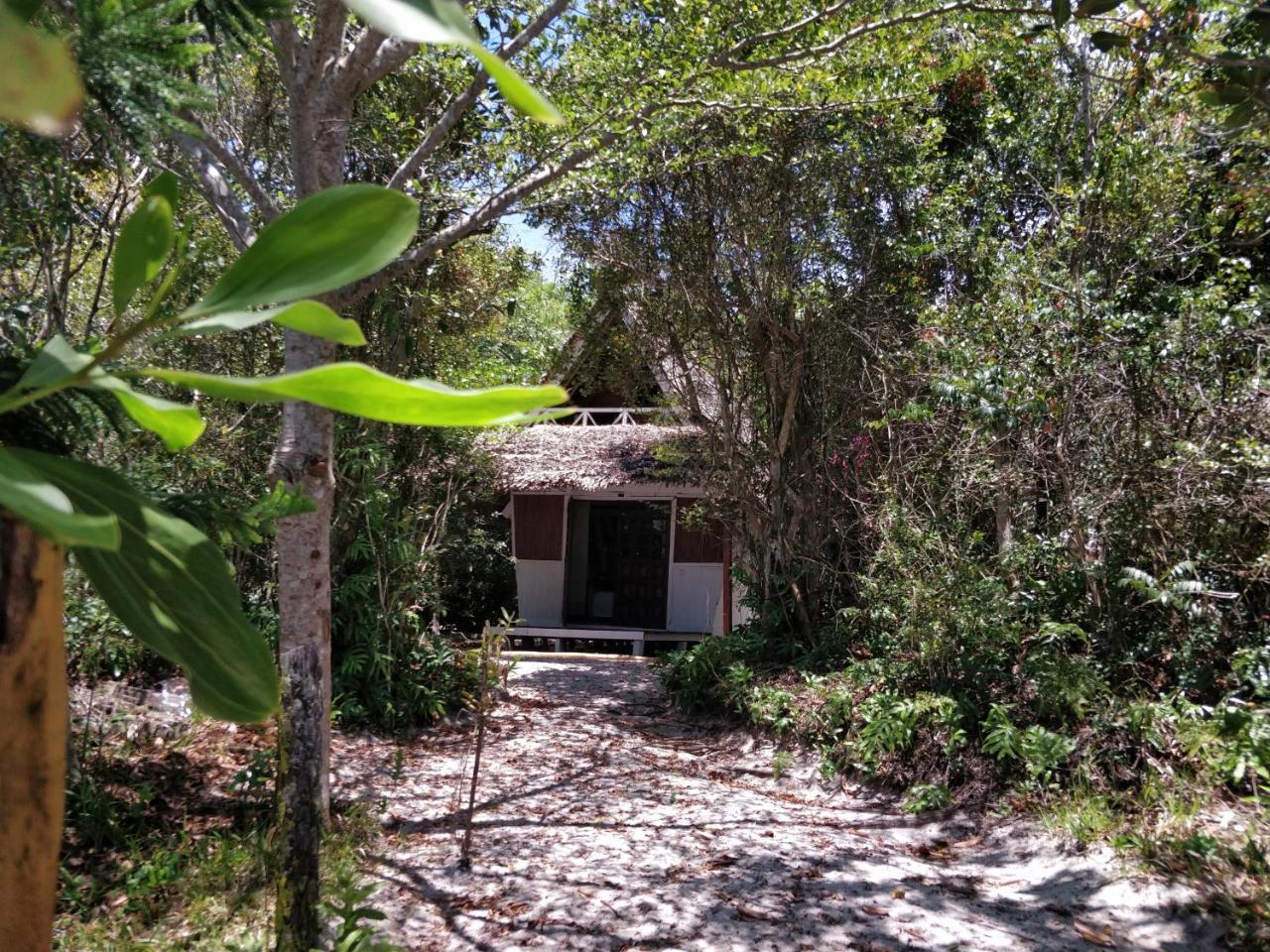 Les Acacias Bungalows Manambolo Eksteriør bilde