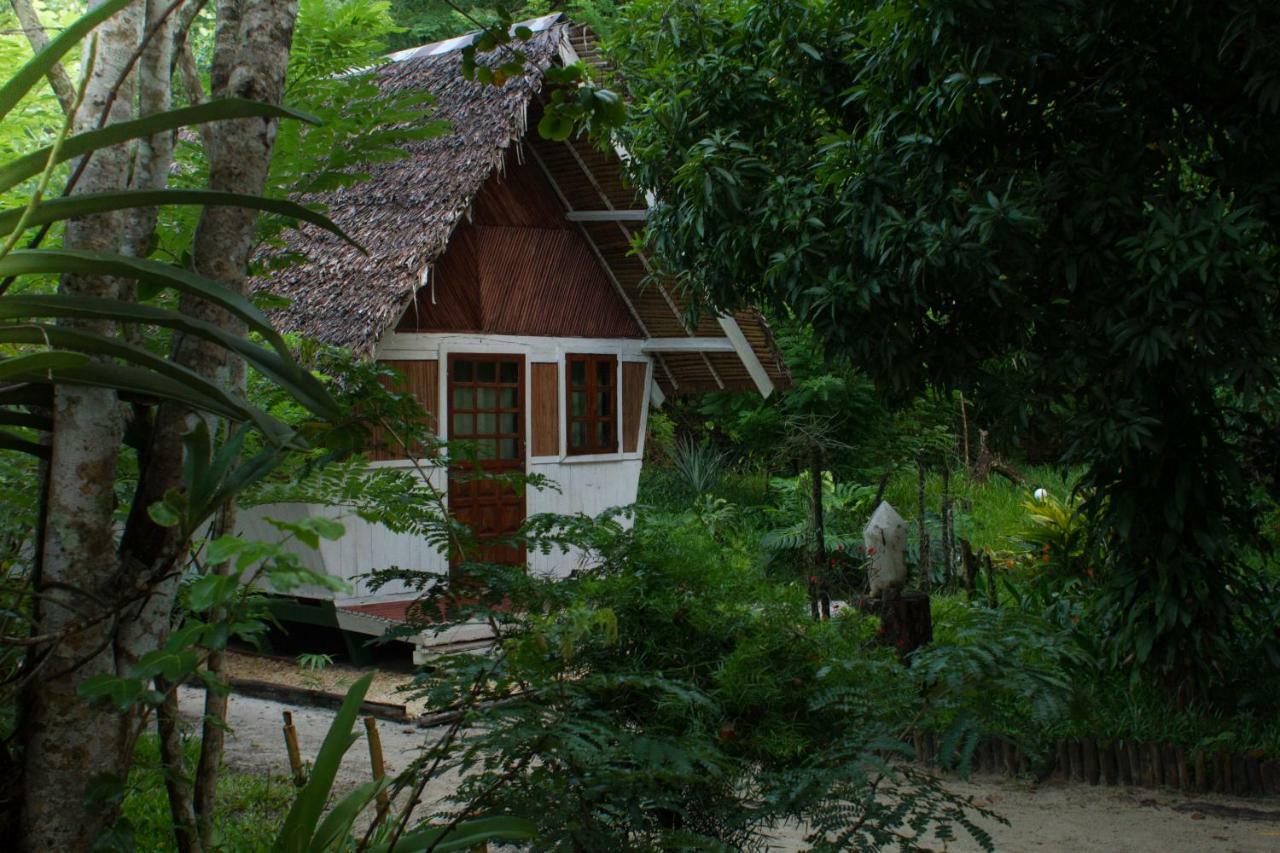 Les Acacias Bungalows Manambolo Eksteriør bilde