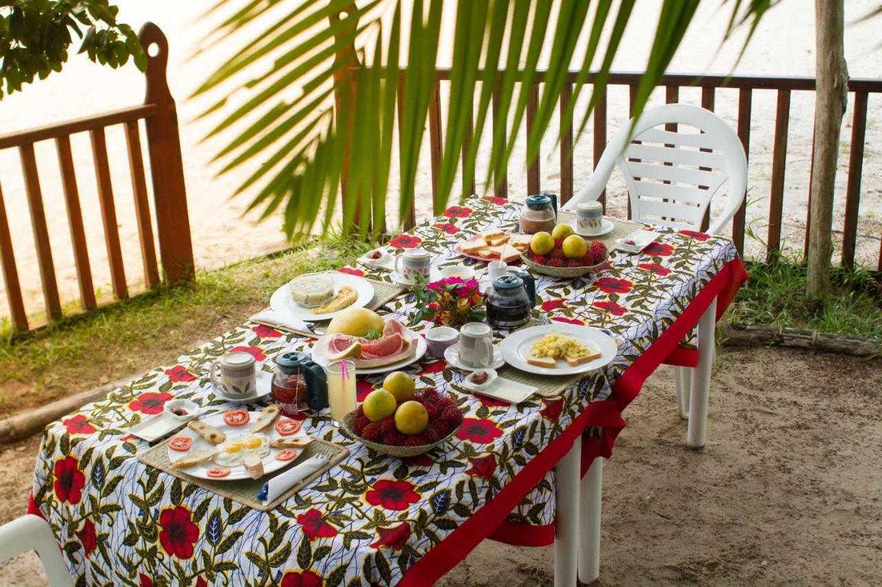 Les Acacias Bungalows Manambolo Eksteriør bilde